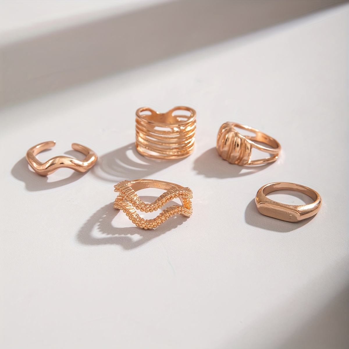 8pcs Fashionable Irregular Rhombus Wave Ring Set Women's Party Style